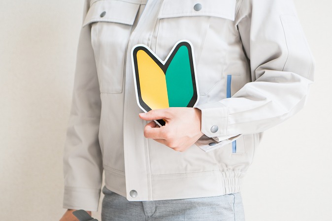 初心者マークを持つ人