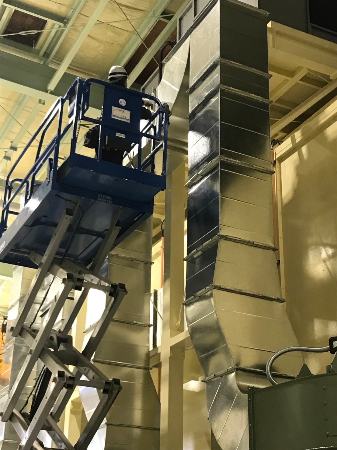 栃木県　工場　高さ１０ｍにおよぶ局所排気ダクト工事